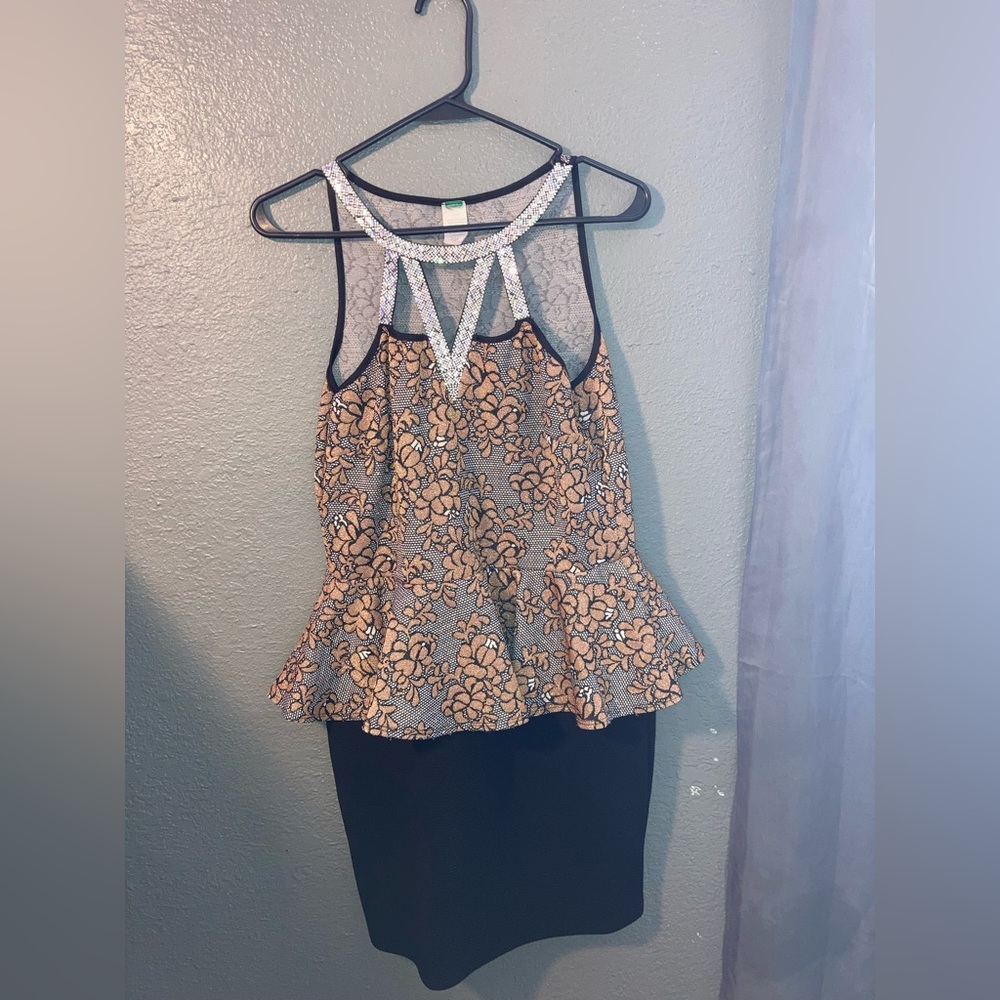 Slightly worn dress ( I got the wrong size for myself) (just tried on)